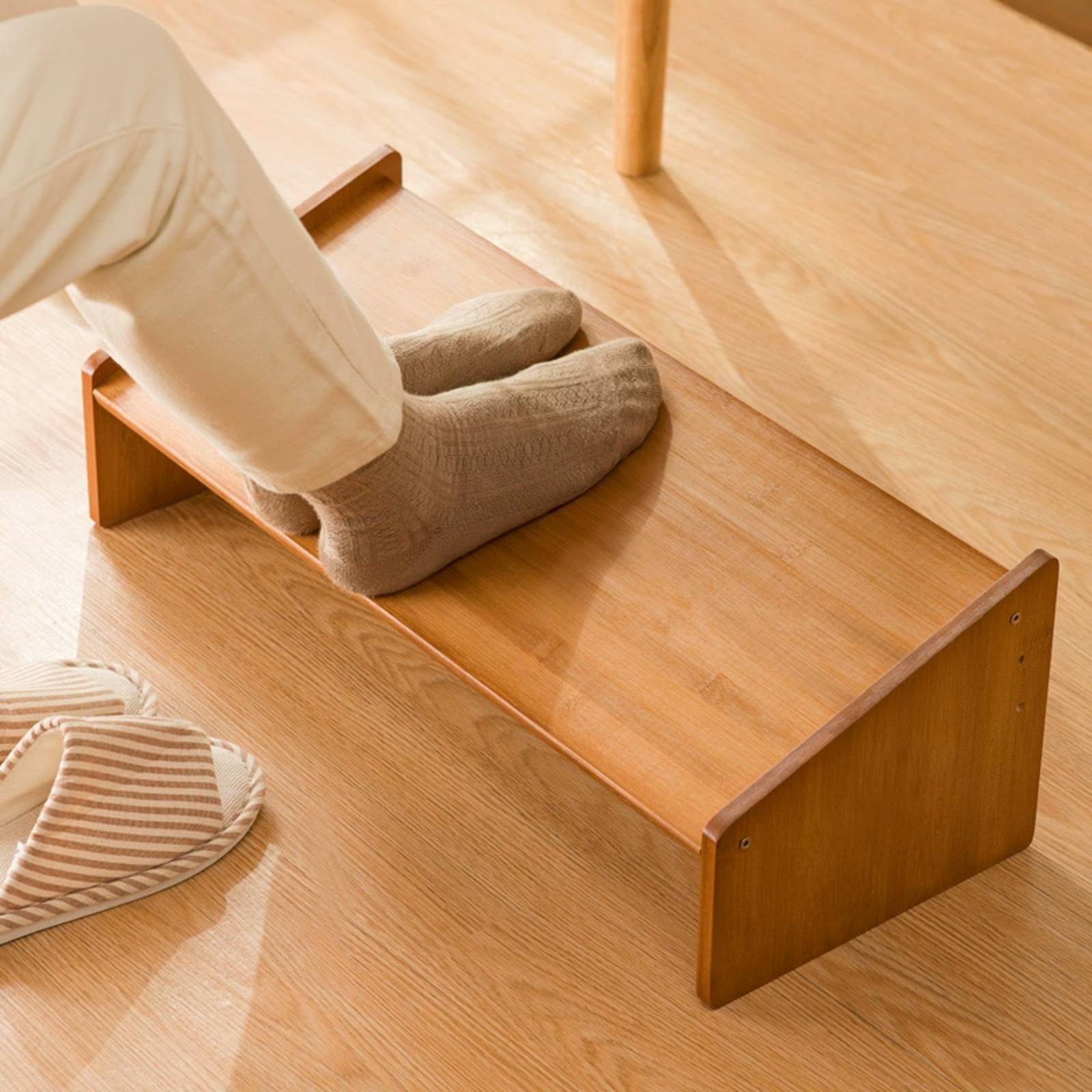 Voetsteun onder het bureau Bre - Office Furniture Ergonomic recensie en prijs